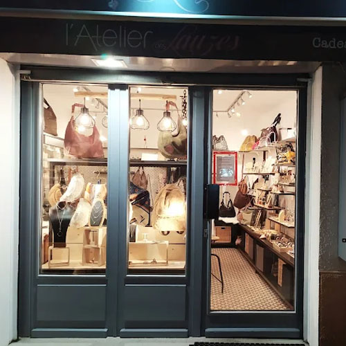 38- L'ATELIER DES LAUZES